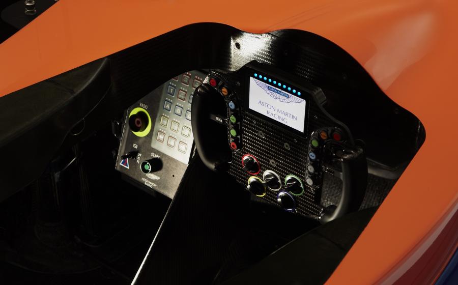 Интерьер Aston Martin AMR-One LMP1 2011 года  (фото 8 из 19)